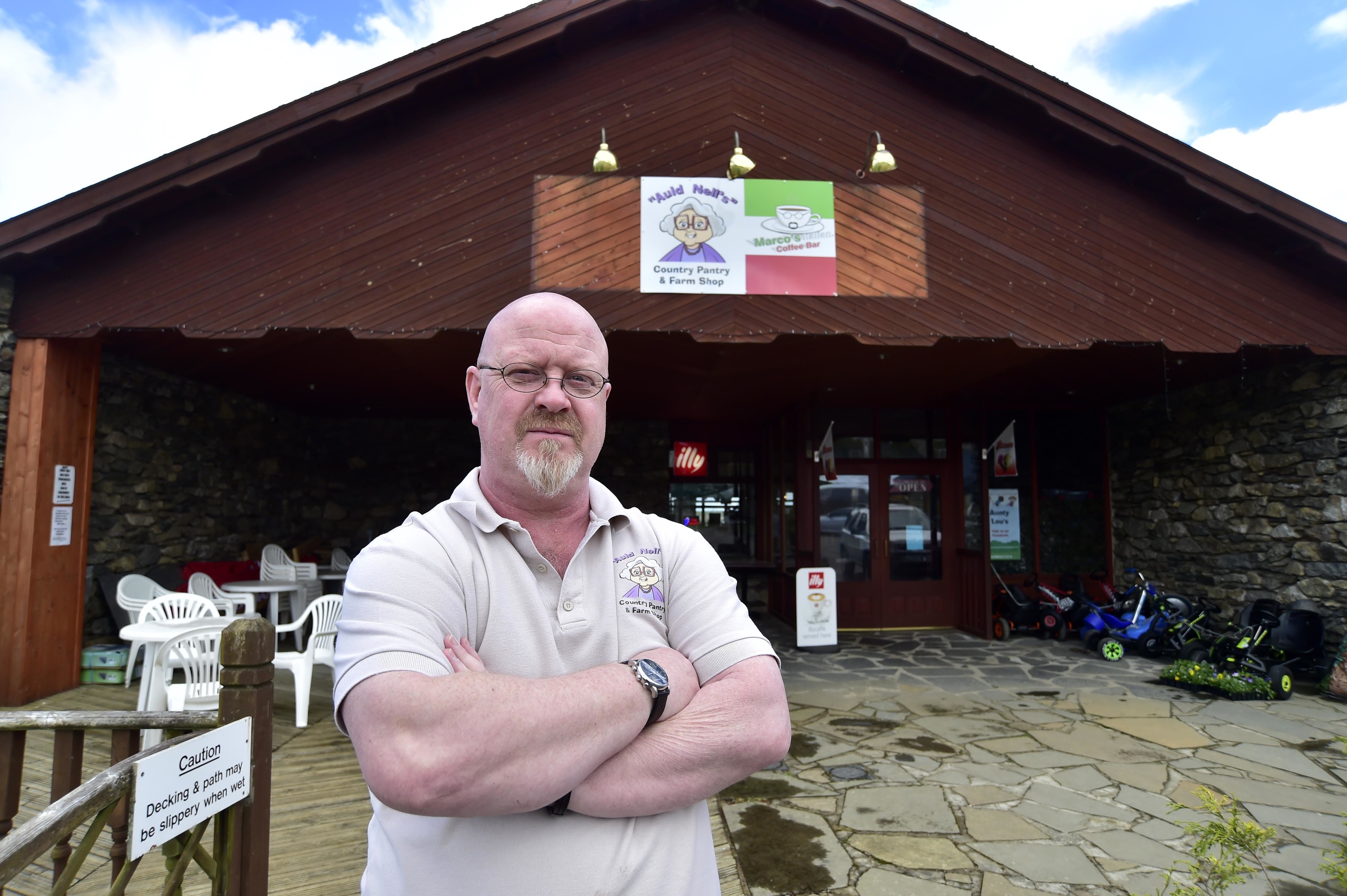 Auld Nell's owner Marc Williamson reckons that the road closure between Turriff and Aberchirder and the road outside his premises could cost him over £1000 in lost revenue.