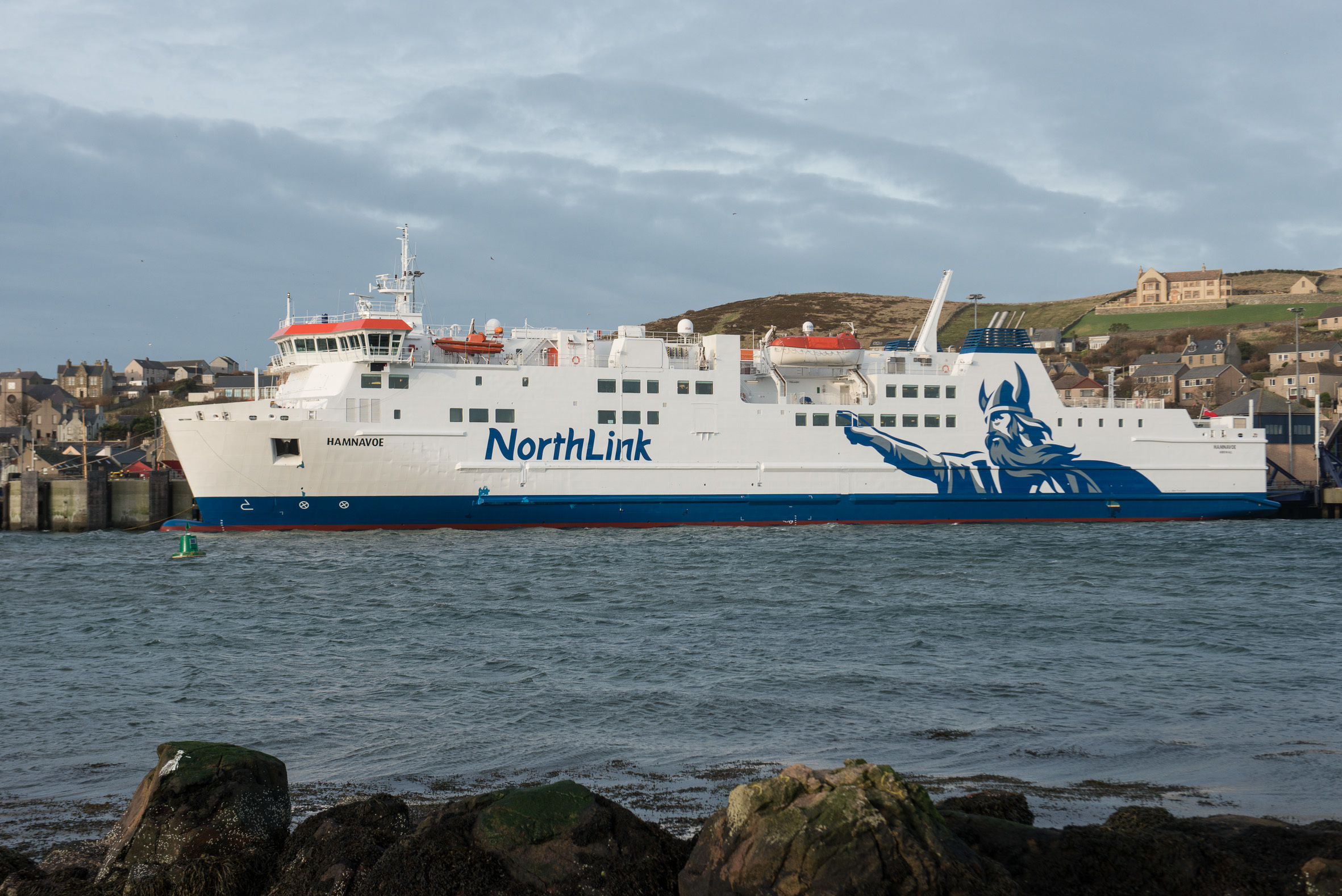 NorthLink Ferries has given the Royal Society for the Protection of Birds (RSPB) a donation of £2,200 to help fund the charities community outreach programme