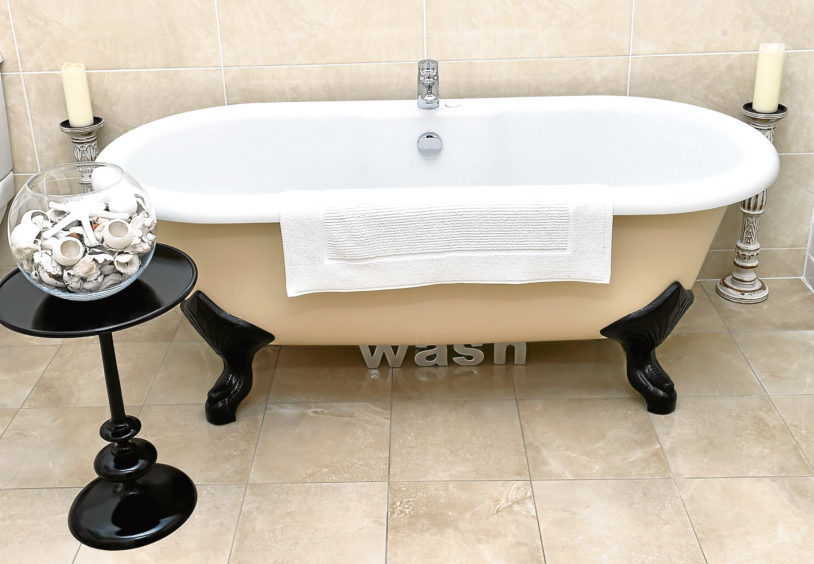 The free-standing roll top bath