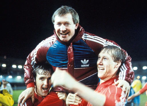 Alex Ferguson is held high by his players by winning the Cup Winners Cup with Aberdeen in 1983
