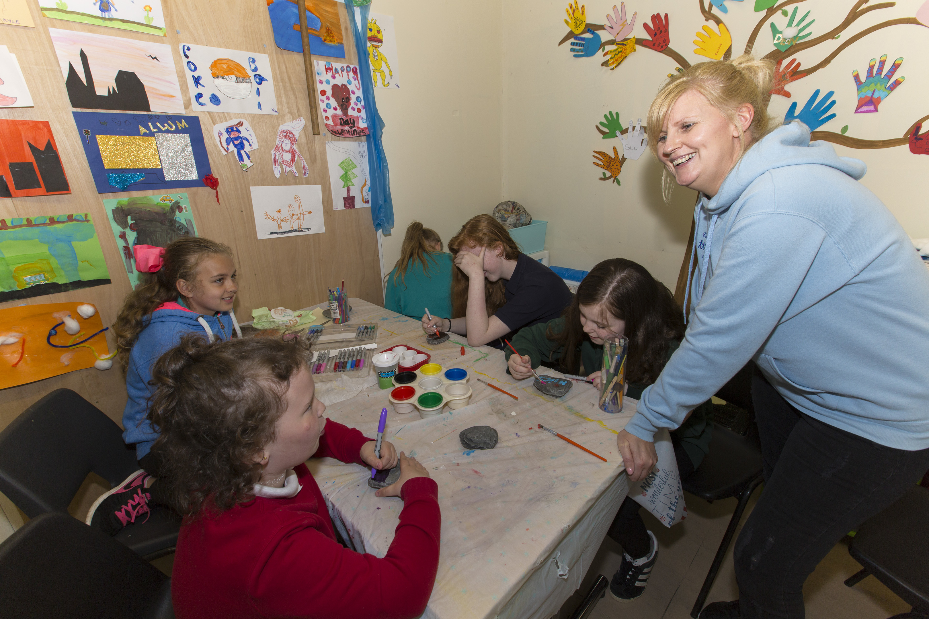 Caithness Klics project manager Wendy Thain with some of the young carers, in the art room at their Wick centre. Photo: Robert MacDonald/Northern Studios. 3 May 2018