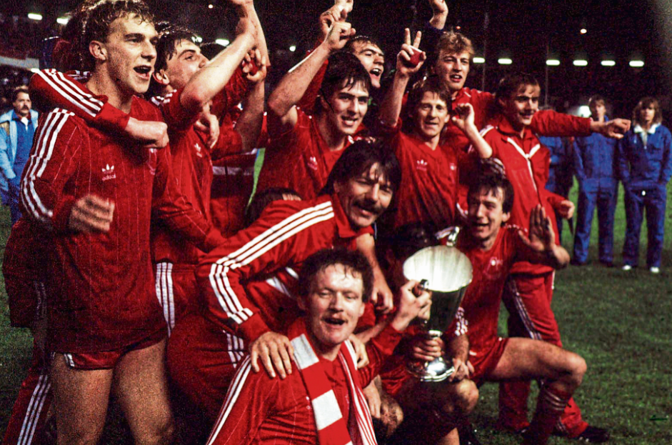 The Gothenburg Greats celebrating with the trophy on the night in which victory over Real Madrid would make them immortal
