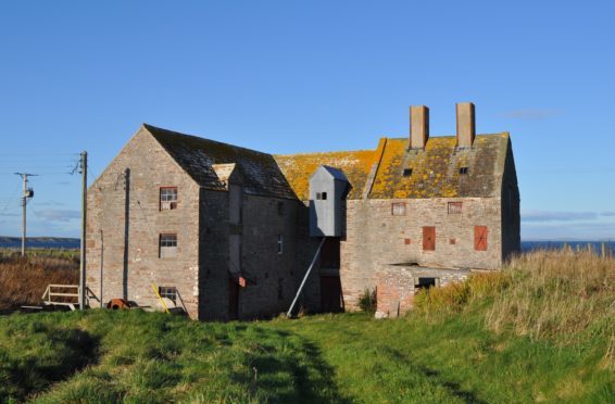John O’Groats Mill has stood in its present form since 1901 but it was built on foundations of an earlier threshing mill dating from 1750