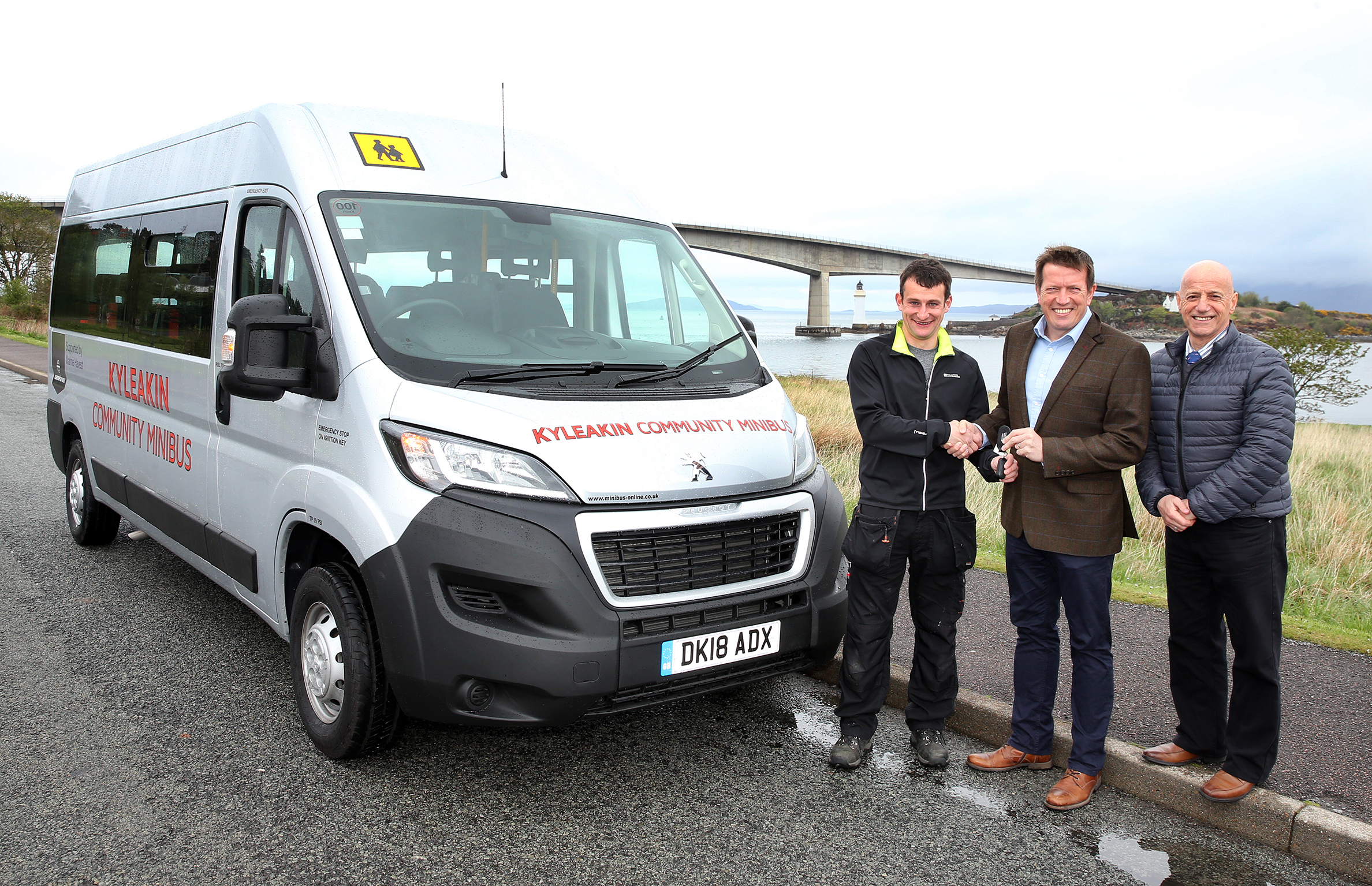 Michael Taylor, Chairman of Kyleakin Community Minibus Group, receives the keys from Marine Harvest’s Kevin O’Leary and councillor John Finlayson