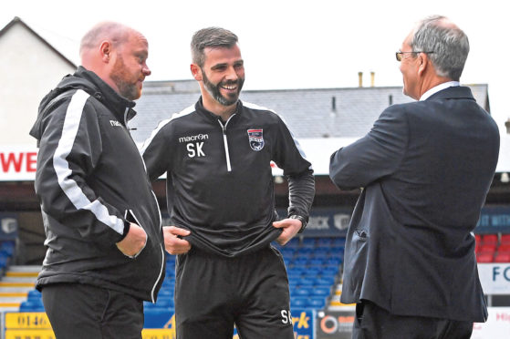 Ross County interim co-managers Stuart Kettlewell (C) and Steven Ferguson (L) chat with chairman Roy MacGregor
