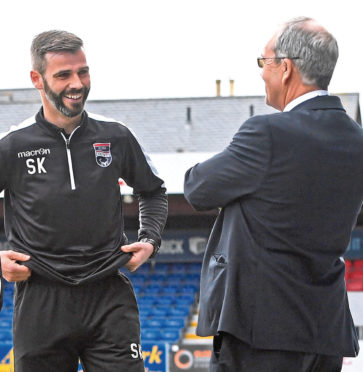 Stuart Kettlewell (left) with Ross County chairman Roy MacGregor.