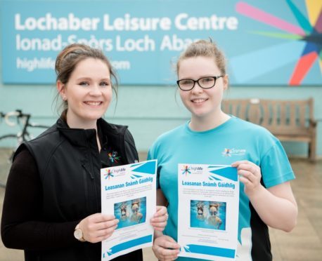 Eilidh McArthur and Mairi McArthur promote the new Gaelic swimming lessons