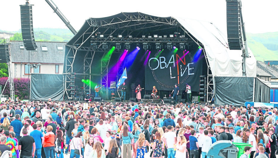 Crowds watch Susan O'Neill at Oban Live.