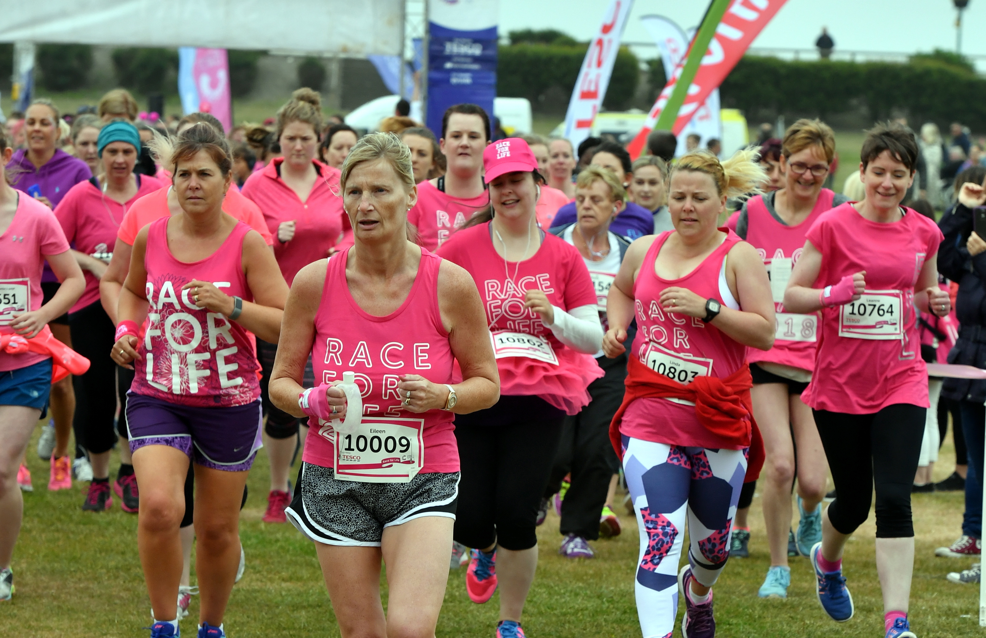 Race for Life ; 
At Aberdeen beach in aid of Cancer Research UK.     
Pictured - participants of the 5k.   
Picture by Kami Thomson