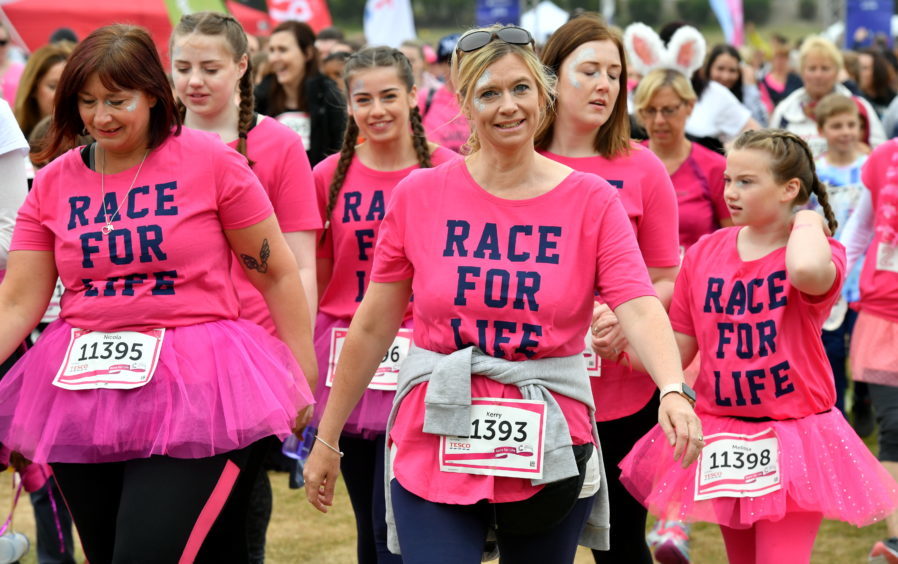 Race for Life ; 
At Aberdeen beach in aid of Cancer Research UK.     
Pictured - participants of the 5k.   
Picture by Kami Thomson    10-06-18