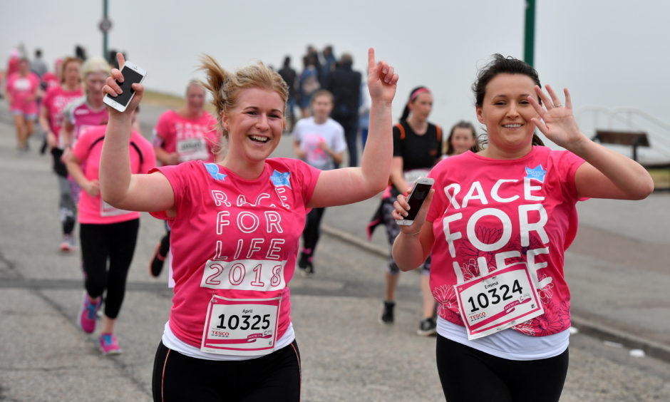 Race for Life ; 
At Aberdeen beach in aid of Cancer Research UK.     
Pictured - participants of the 5k.   
Picture by Kami Thomson    10-06-18