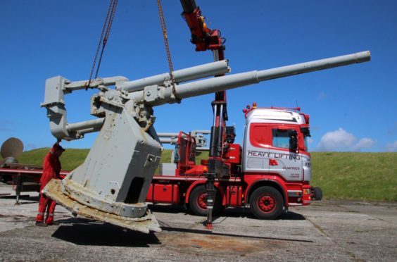 One of the anti-aircraft guns embarking on its journey from Orkney to Dumfries. Photo by Barry Jones