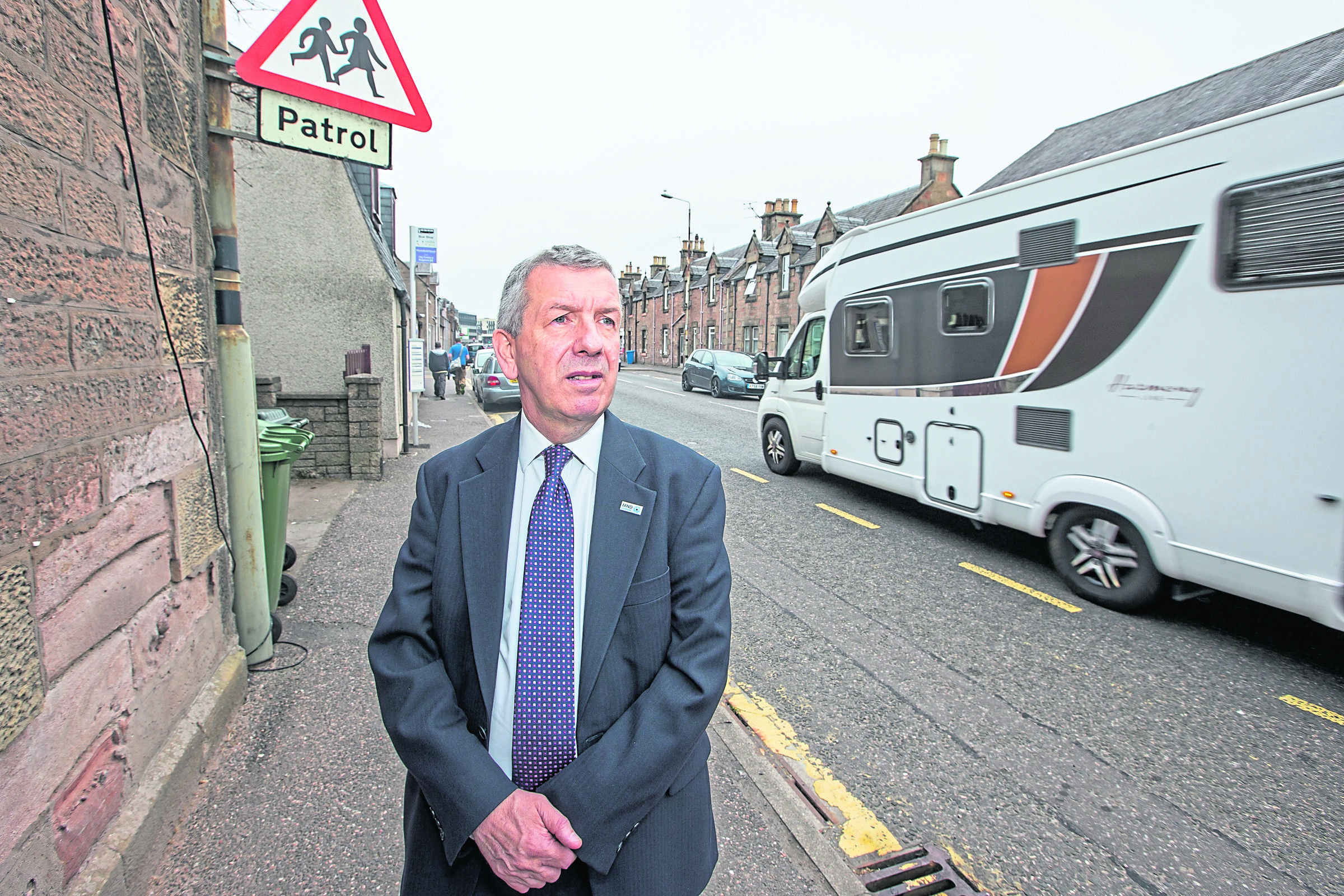 MSP Daid Stewart is pushing for Highland Council to install a new pedestrian crosssing on Glen Urquhart Road.