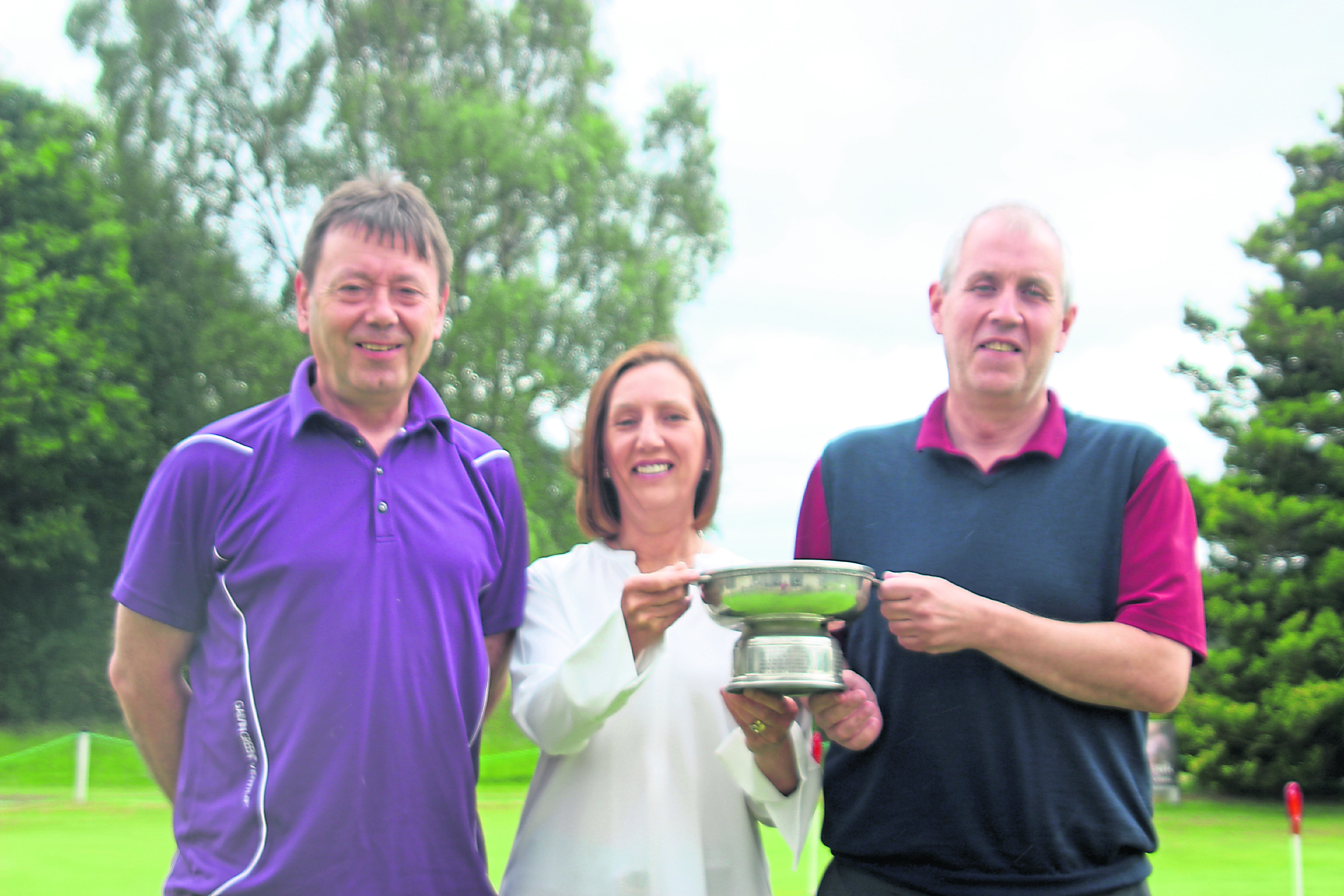 Simon Jack (left), who finished second in the handicap competition, The Press and Journal's Alice MacLeod (centre) and scratch competition winner John Mackay (right)