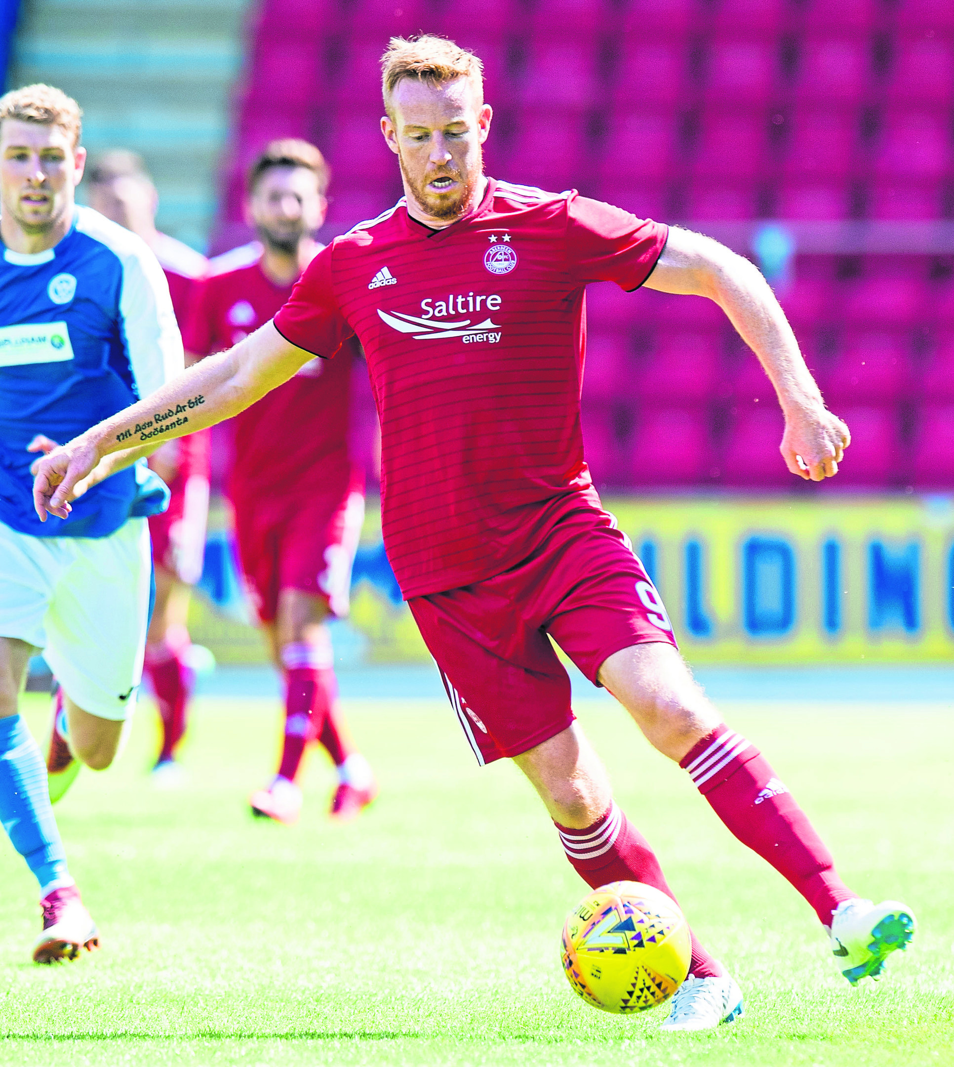 Adam Rooney in action for Aberdeen