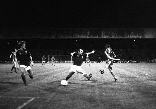 Peter Weir gets his second and Aberdeen's third in the club's famous 3-1 win over Ipswich Town.