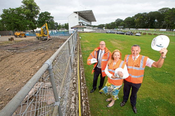 Ed Parry of Robertson with Vivien Currie and John Currie of Hamilton Park Racecourse.
Submitted Weber Shandwick.