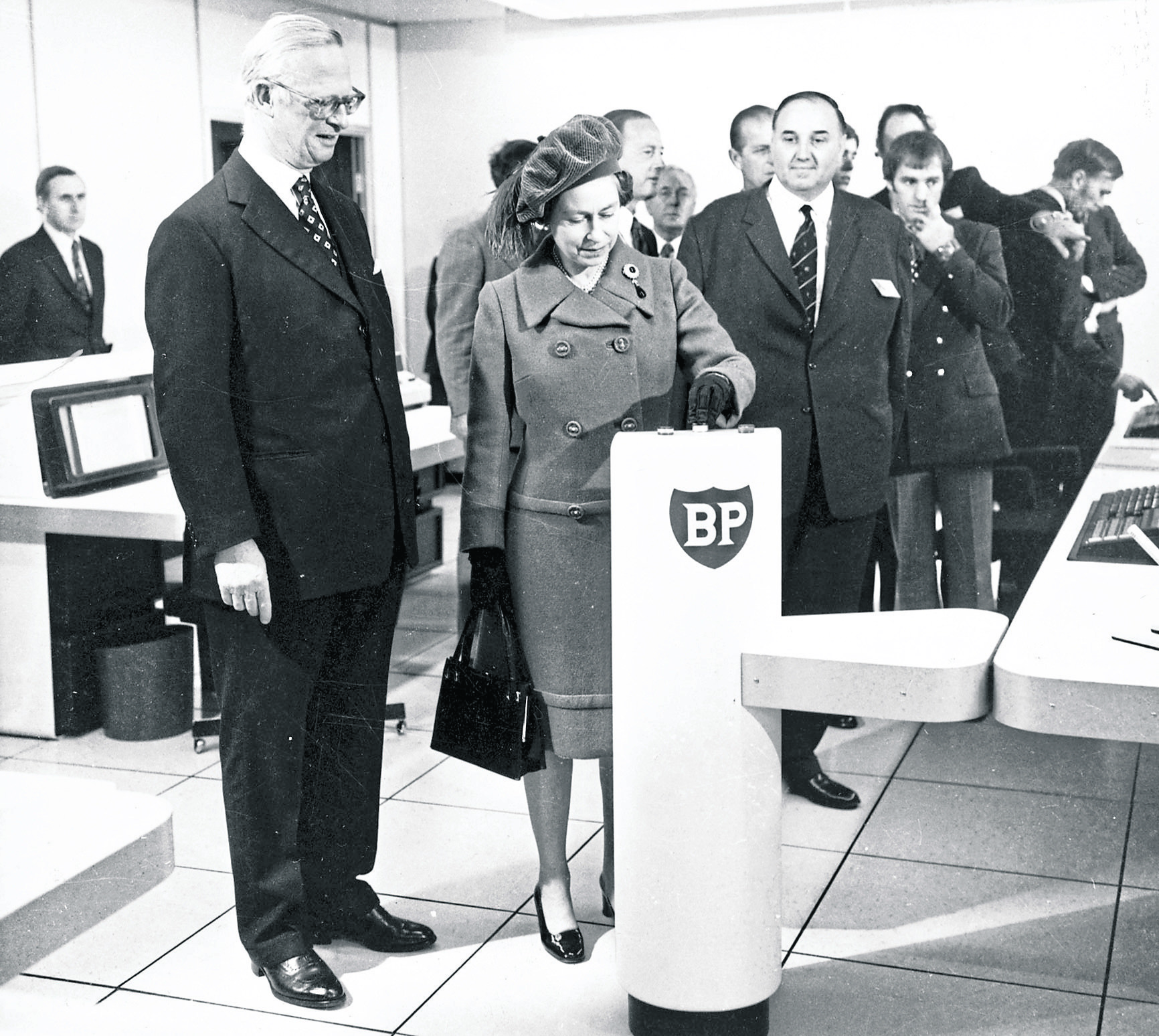 The Queen presses a button at BP’s Dyce complex to officially start oil flowing from the Forties Field in 1975.