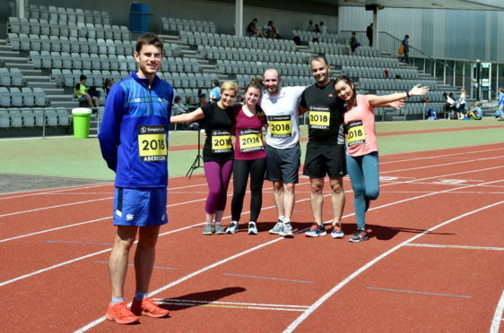 Commonwealth games marathon medal winner Robbie Simpson with Great Aberdeen Run competitors