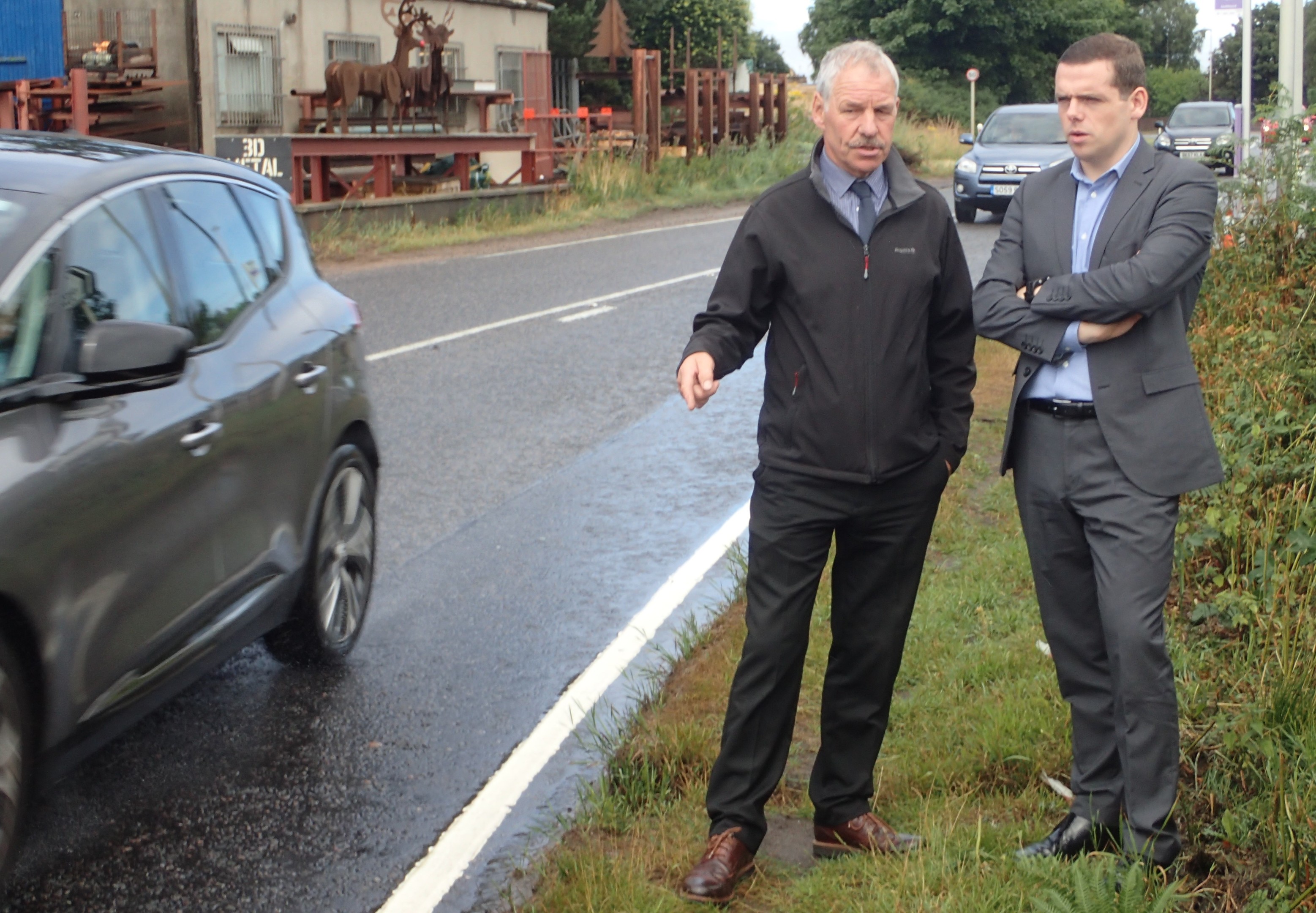 Heldon community councillor Willie Duncan meets Moray MP Douglas Ross in Fogwatt.