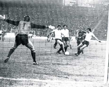 Dons Jim Leighton, Alex McLeish, Willie Miller and Stuart 
Kennedy stand firm as Bayern Munich’s Karl-Heinz Rummenigge moves in during the European Cup Winners’ Cup quarter-final tie in Munich in March 1983.