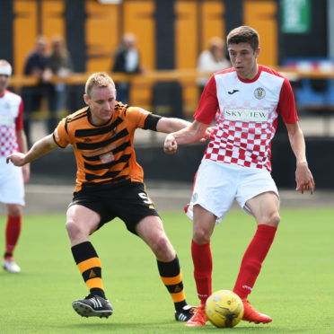 Ross Stewart in action for St Mirren against Alloa.