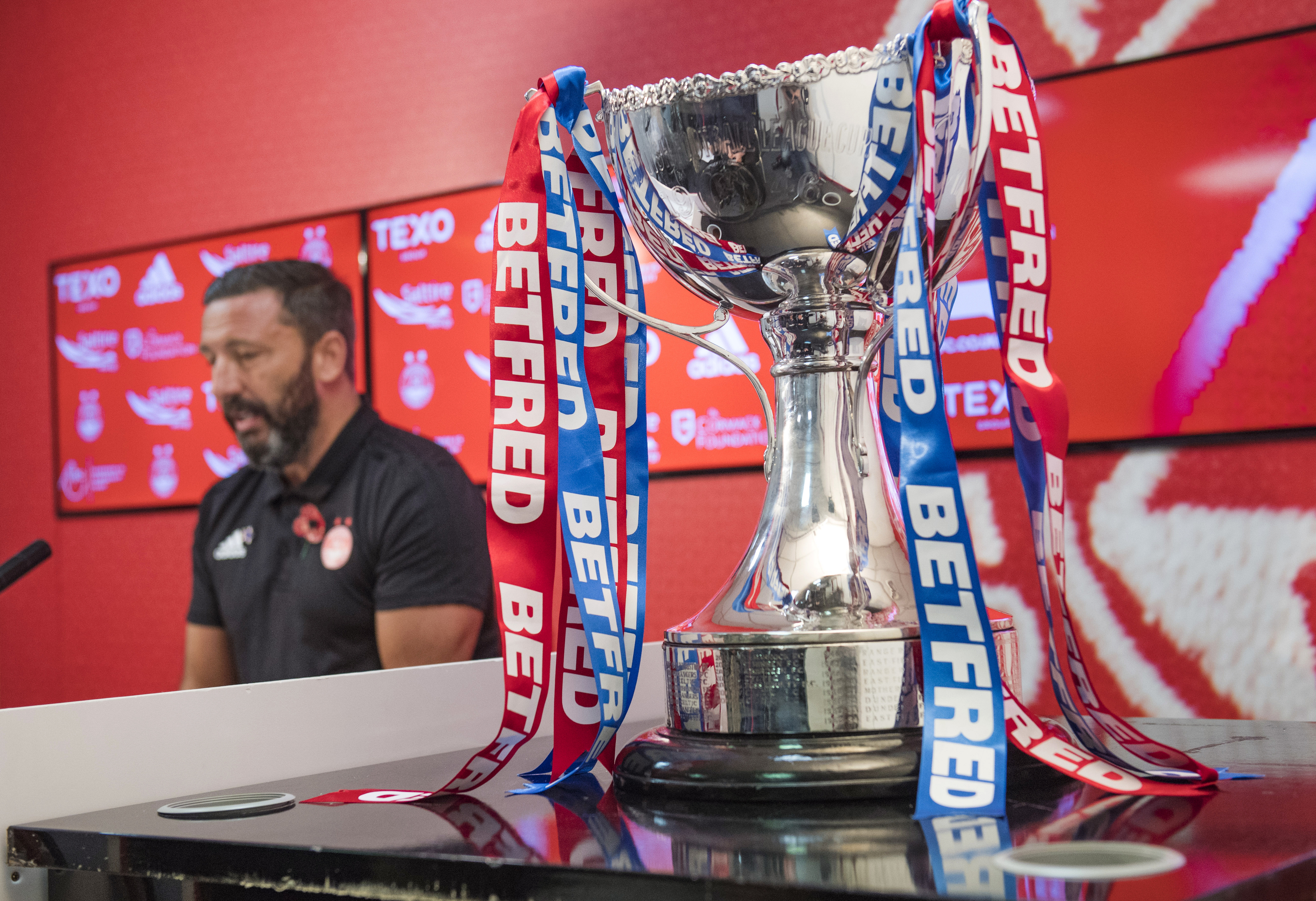 Aberdeen manager Derek McInnes with the Betfred Cup yesterday.