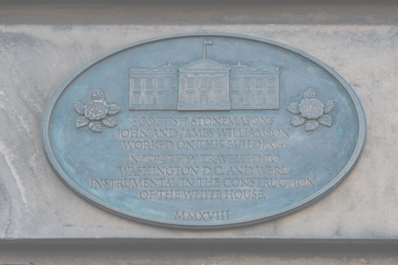 The special plaque commemorates the Scottish stonemasons who helped construct the White House.