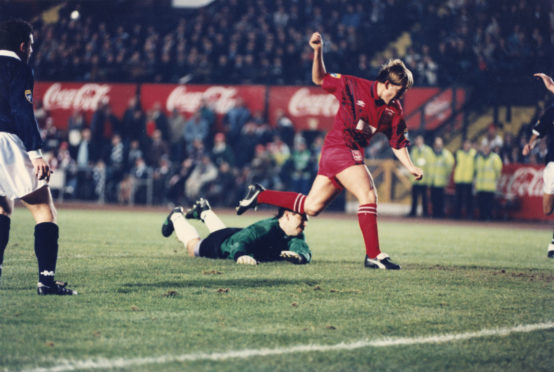 Billy Dodds nets in the 1995 Coca-Cola Cup final.