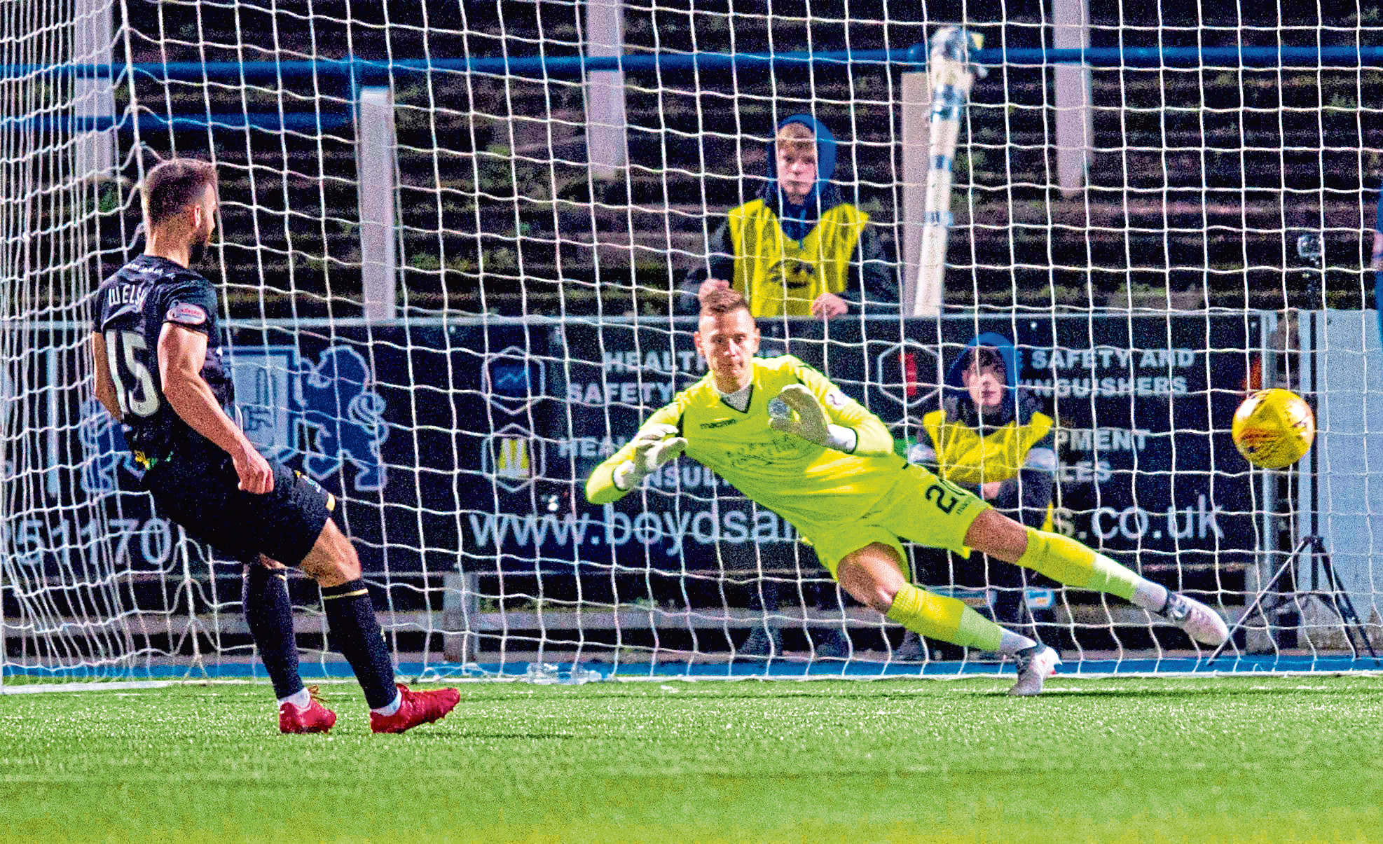 17/11/18 LADBROKES CHAMPIONSHIP
PALMERSTON PARK - DUMFRIES
QOTS V INVERNESS CT (3-3)
Inverness CT's Sean Welsh levels the scoring from the penalty spot