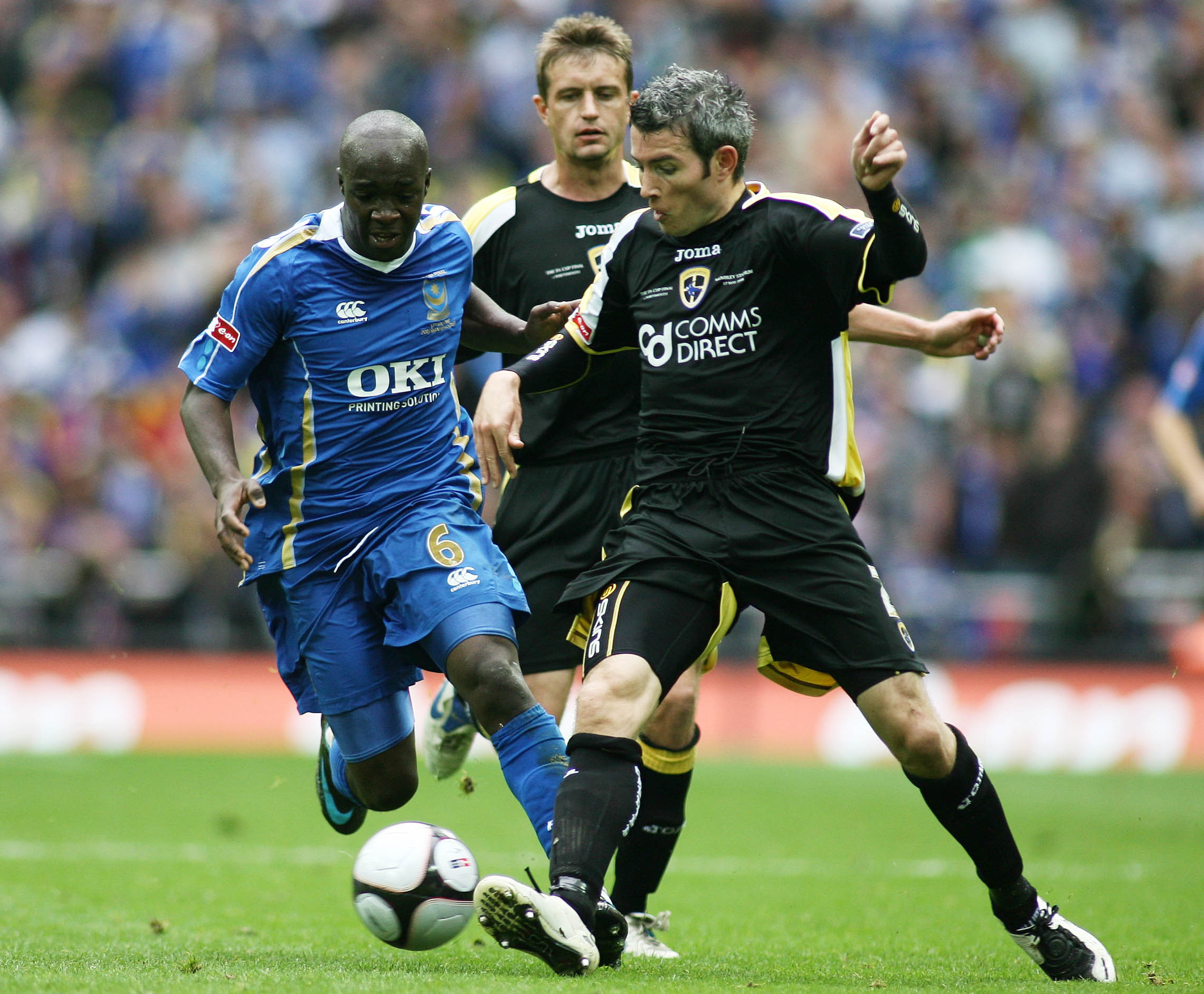 Kevin McNaughton takes on Lassana Diarra (left) in the 2008 FA Cup final