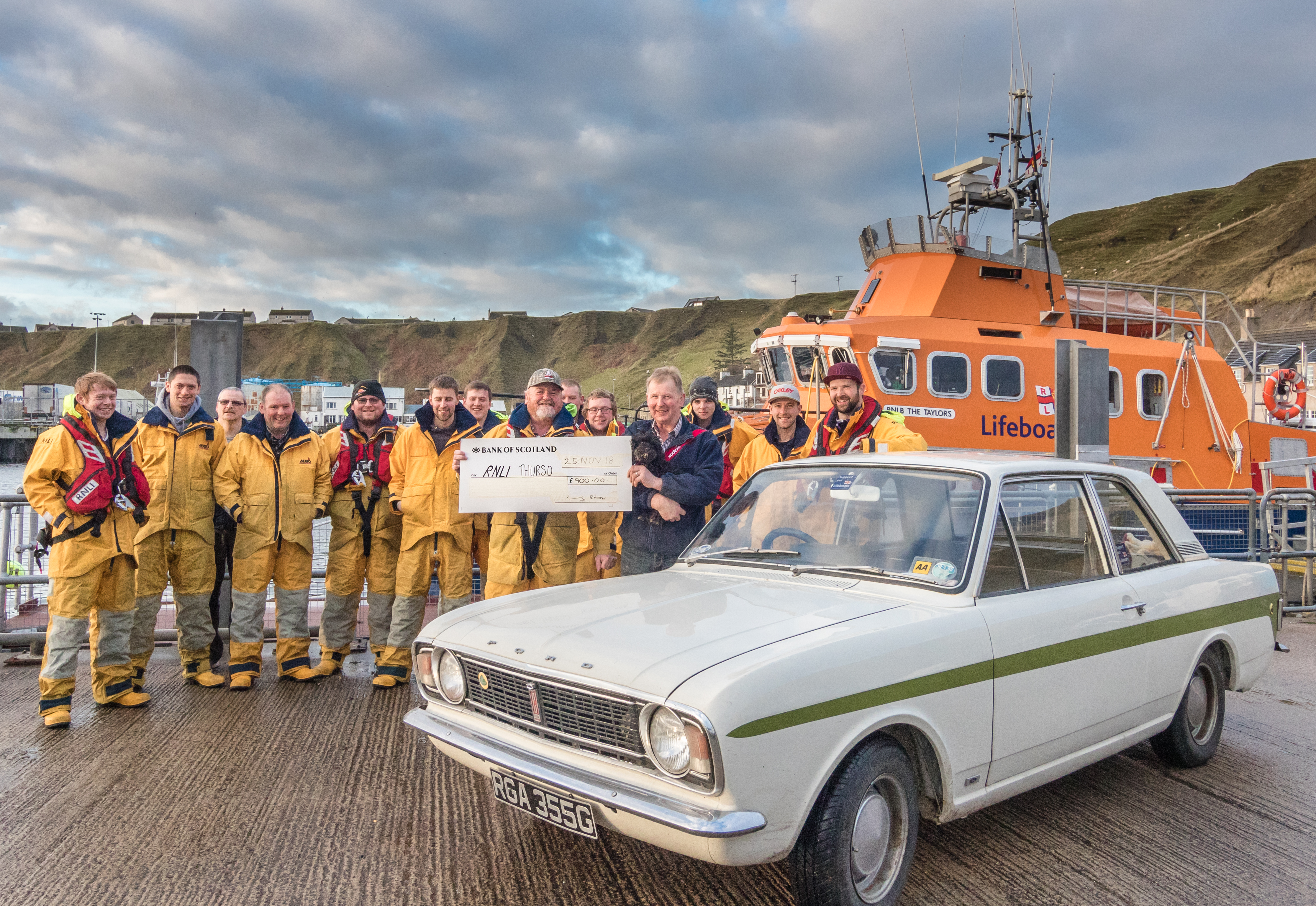 Rossie Murray donates a cheque for £900 to the Thurso lifeboat crew