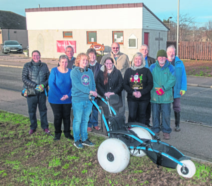 Left to right: Gillian Reynolds, Catherine Cassie,
Pete Buchanan, James Corbett, Rosie Nicol, Diane Cassie, Jeff Winstanley, Fiona Winstanley, Rev Andy Cowie, Tom Reynolds,and Wishart McBride