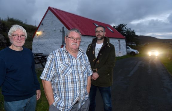 Elgar Finlay (right) with the Vice Chairman of the Glendale Community Council Kevin Stockley (centre) with secretary Donald Murdie.