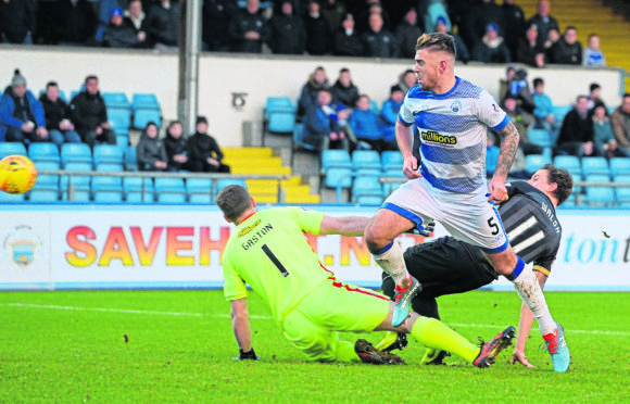 Tom Walsh chips Morton's Derek Gaston to make it 1-0