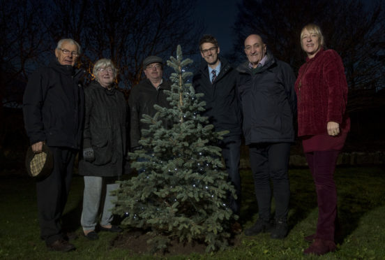 (left to right) Alistair Henderson, Lesley Glasser,  Ian Elrick, 
Peter Best, Dennis Grattan, Rhonda Reekie