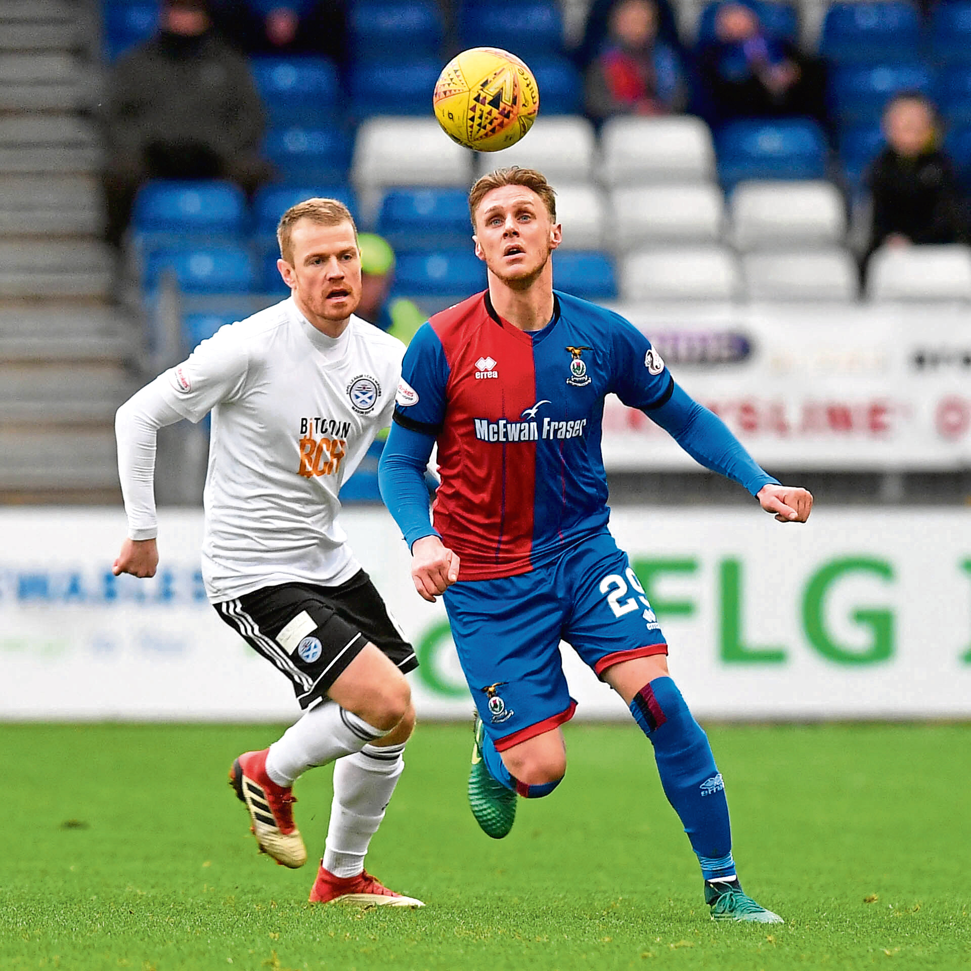 12/0/19 LADBROKES CHAMPIONSHIP
INVERNESS CT v AYR UNITED (1-0)
TULLOCH CALEDONIAN STADIUM-INVERNESS
Ayr United's Andy Geggan (L) battles with Inverness CT's Kevin McHattie.