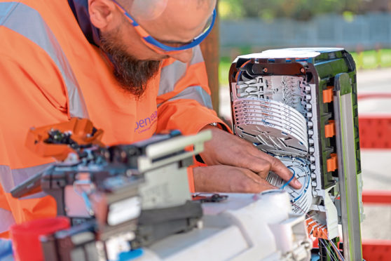 Engineer with fibre trays (2)