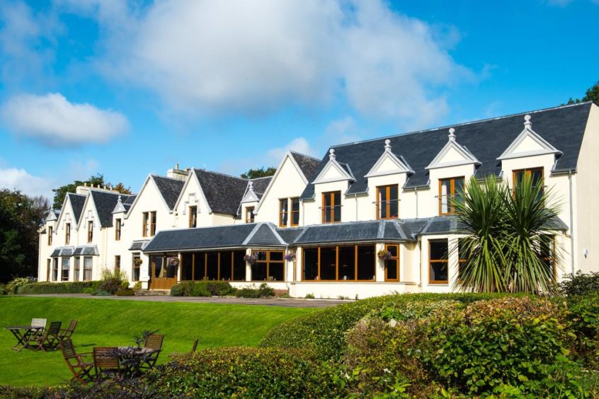 Cuillin Hills Hotel: Set within fifteen acres of mature private grounds, you'll enjoy some of the finest views from any hotel in Scotland