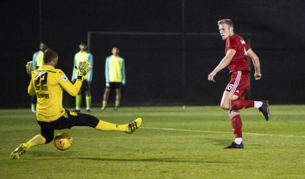 Aberdeen's Sam Cosgrove scores to make it 1-0