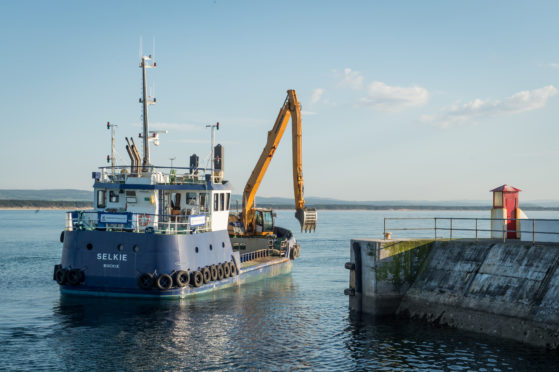 Selkie dredging at Burghead.