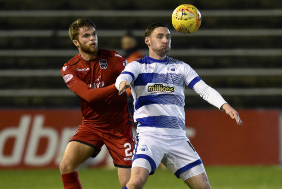 04/01/19 LADBROKES CHAMPIONSHIP
MORTON v ROSS COUNTY
CAPPIELOW - GREENOCK
Ross County's Marcus Fraser (L) in action with Morton's Bob McHugh