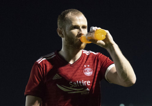 Mark Reynolds has signed a pre-contract with Dundee United.