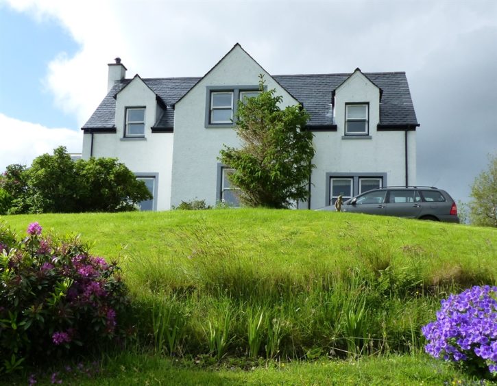 Vatersay House: An adults only B&B situated in a rural and elevated position in the picturesque GlenHinnisdal