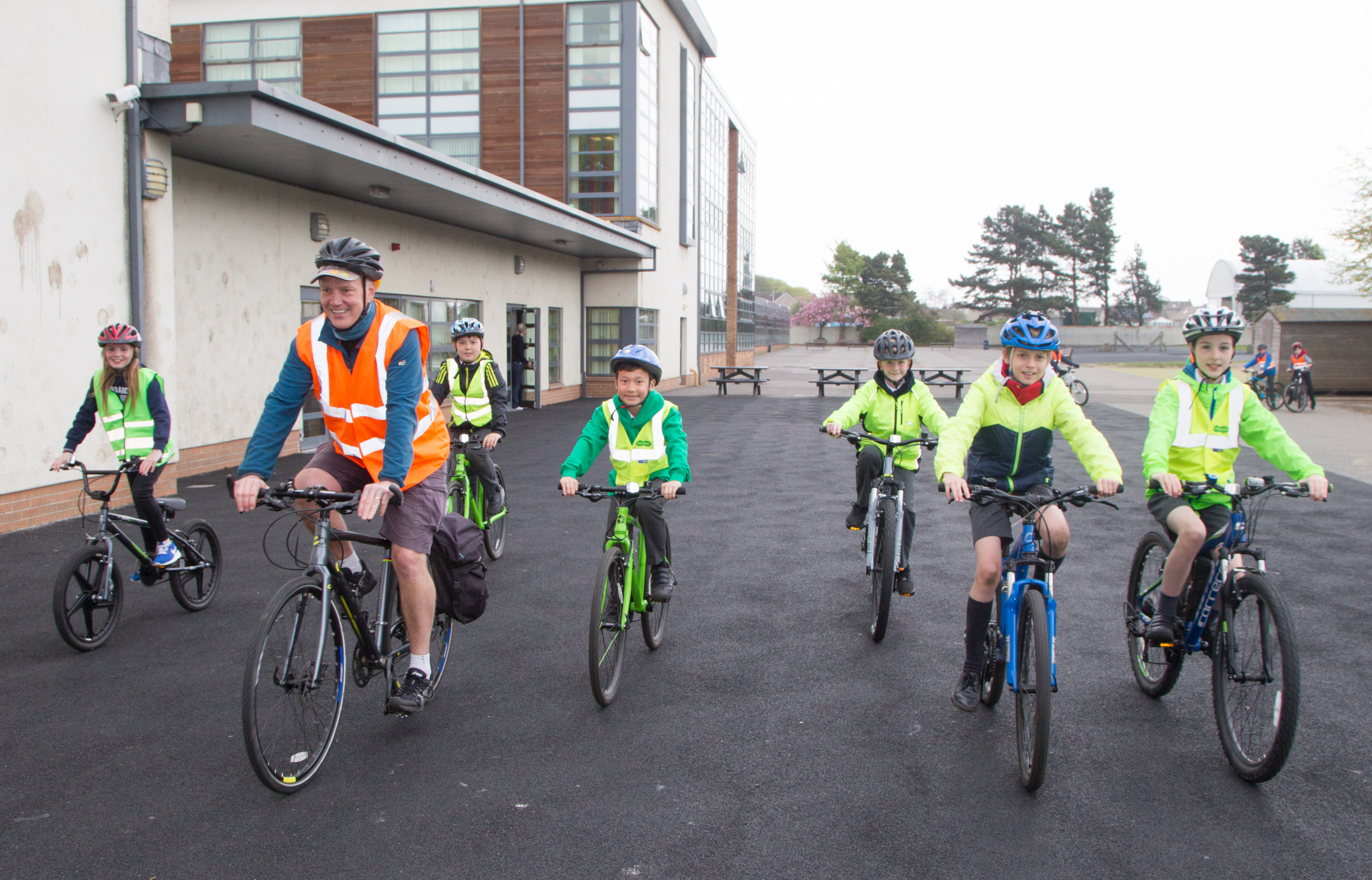 Sustrans Scotland I Bike volunteers work with I Bike schools across the country supporting children to cycle, scoot and walk to school.