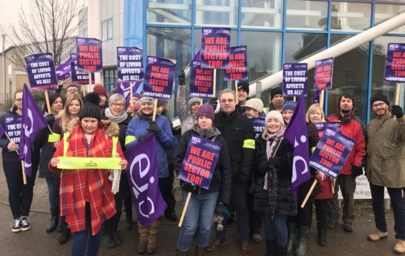 EIS/FELA members striking in Moray.