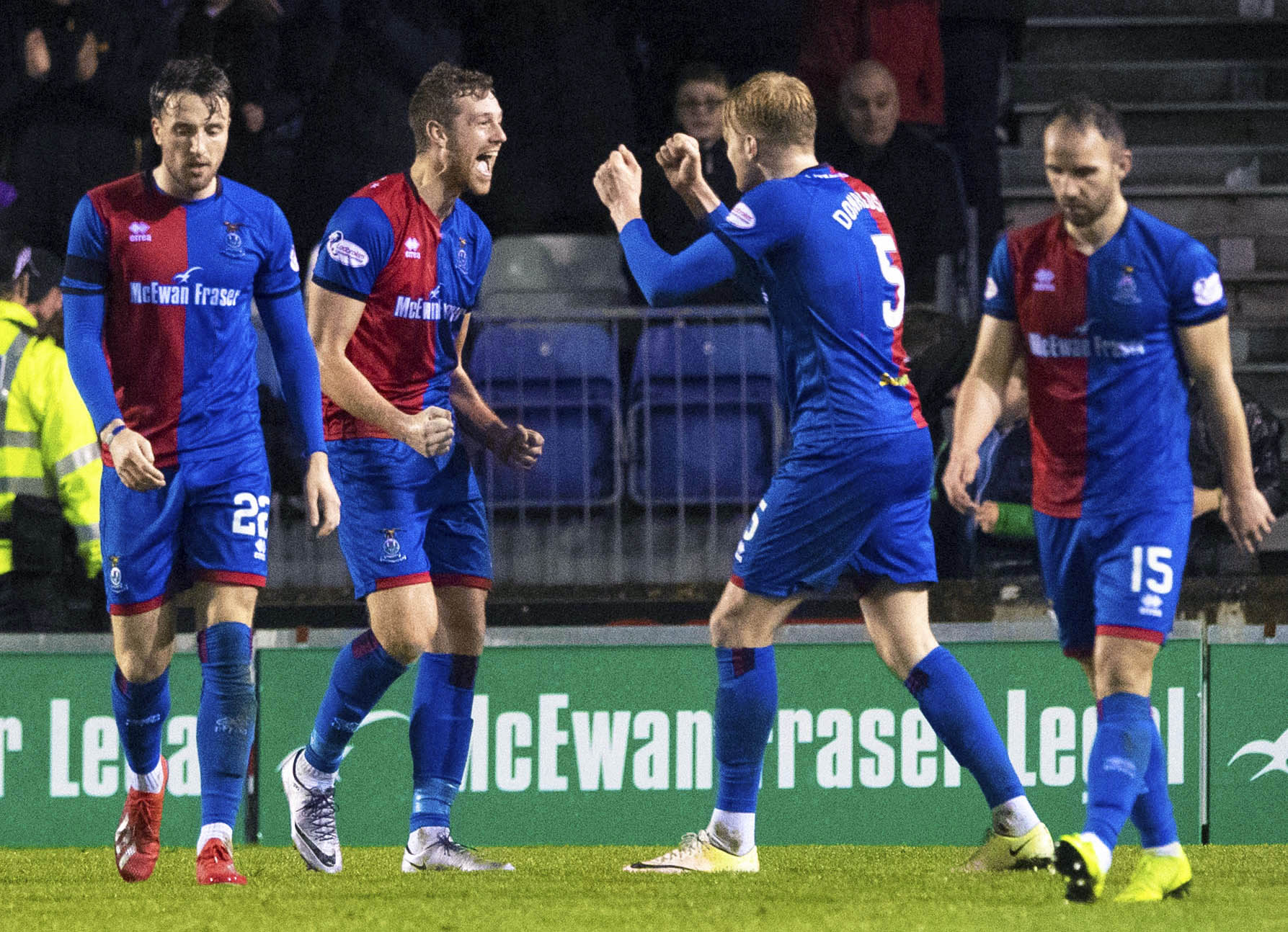 19/01/19 WILLIAM HILL SCOTTISH CUP 5TH ROUND REPLAY
INVERNESS CALEDONIAN THISTLE v ROSS COUNTY
TULLOCH CALEDONIAN STADIUM - INVERNESS
Inverness' Jordan White (centre) celebrates with teammate Coll Donaldson (5) after making it 2-2.