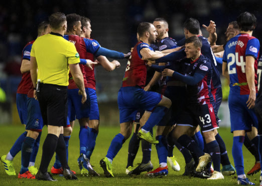 19/01/19 WILLIAM HILL SCOTTISH CUP 5TH ROUND REPLAY
INVERNESS CALEDONIAN THISTLE v ROSS COUNTY
TULLOCH CALEDONIAN STADIUM - INVERNESS
Both the Inverness' and Ross County players clash on the field.