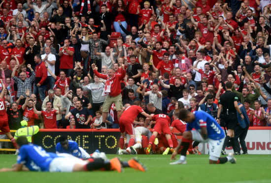 Aberdeen players celebrating after Bruce Anderson equalises at Pittodrie on the opening day in August 2018.
Picture by Darrell Benns.