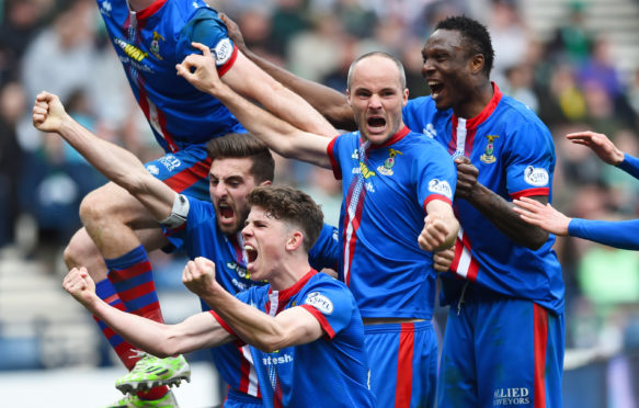 Inverness CT's David Raven (2nd from right) celebrates his goal with his team-mates.